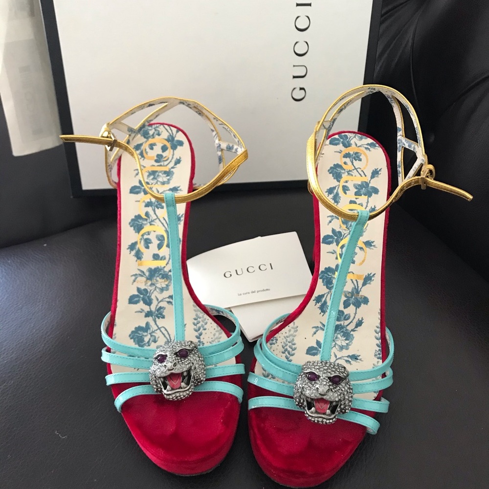 $1250 AUTH GUCCI RARE SANDALS HEELS 38.5 / 9
